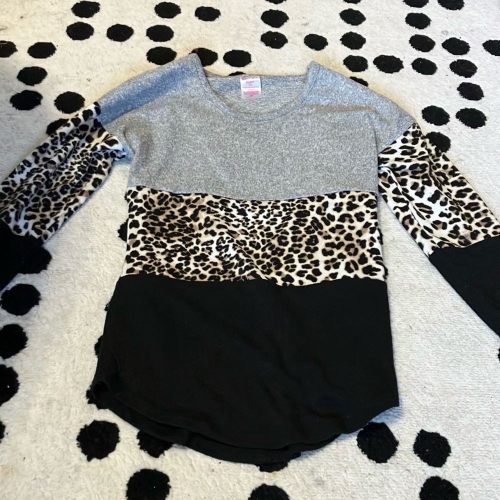 Tri colored long sleeve shirt